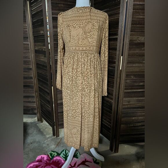 R.Vivimos Dress  - Picture 3 of 3